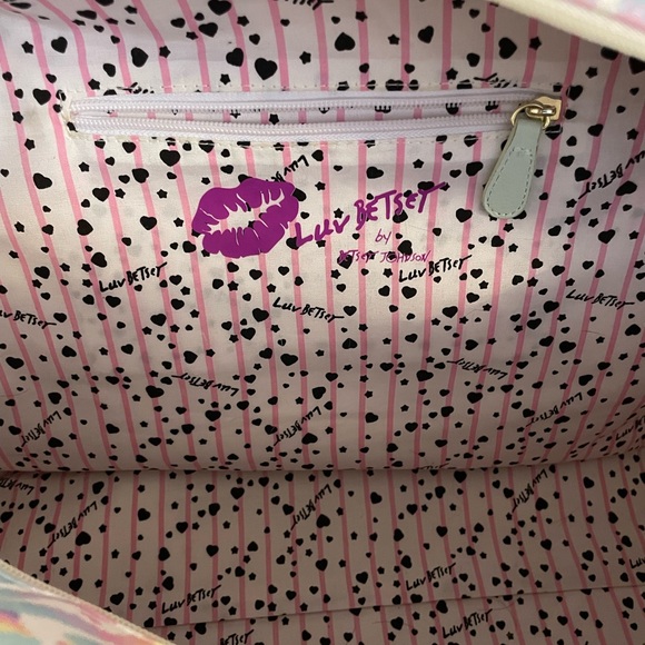 Travel Bag: Betsey Johnson Luv Duffle Weekender Tie Dye - Picture 6 of 6